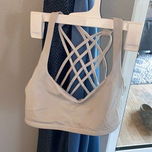 Lululemon sports bra SIZE 6